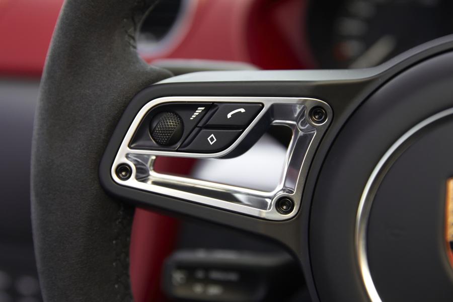 Детали интерьера Porsche 718 Spyder (982) 2020 года  (AU) (фото 20 из 40)